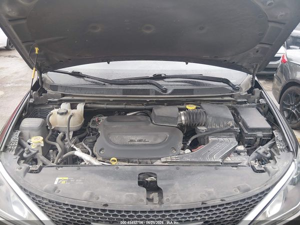 2019 CHRYSLER PACIFICA TOURING L — I10