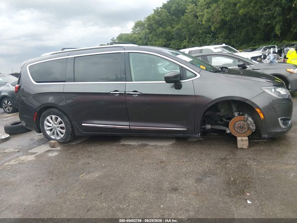 2019 CHRYSLER PACIFICA TOURING L — I116