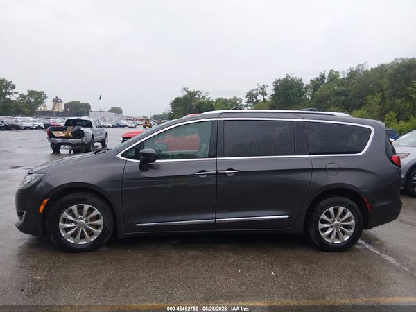 2019 CHRYSLER PACIFICA TOURING L — I117