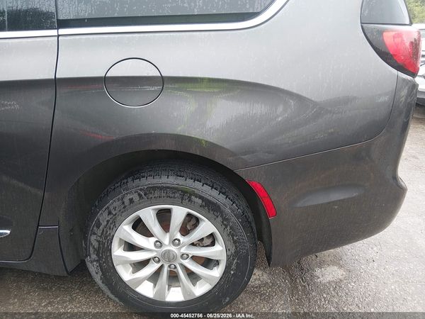 2019 CHRYSLER PACIFICA TOURING L — I153