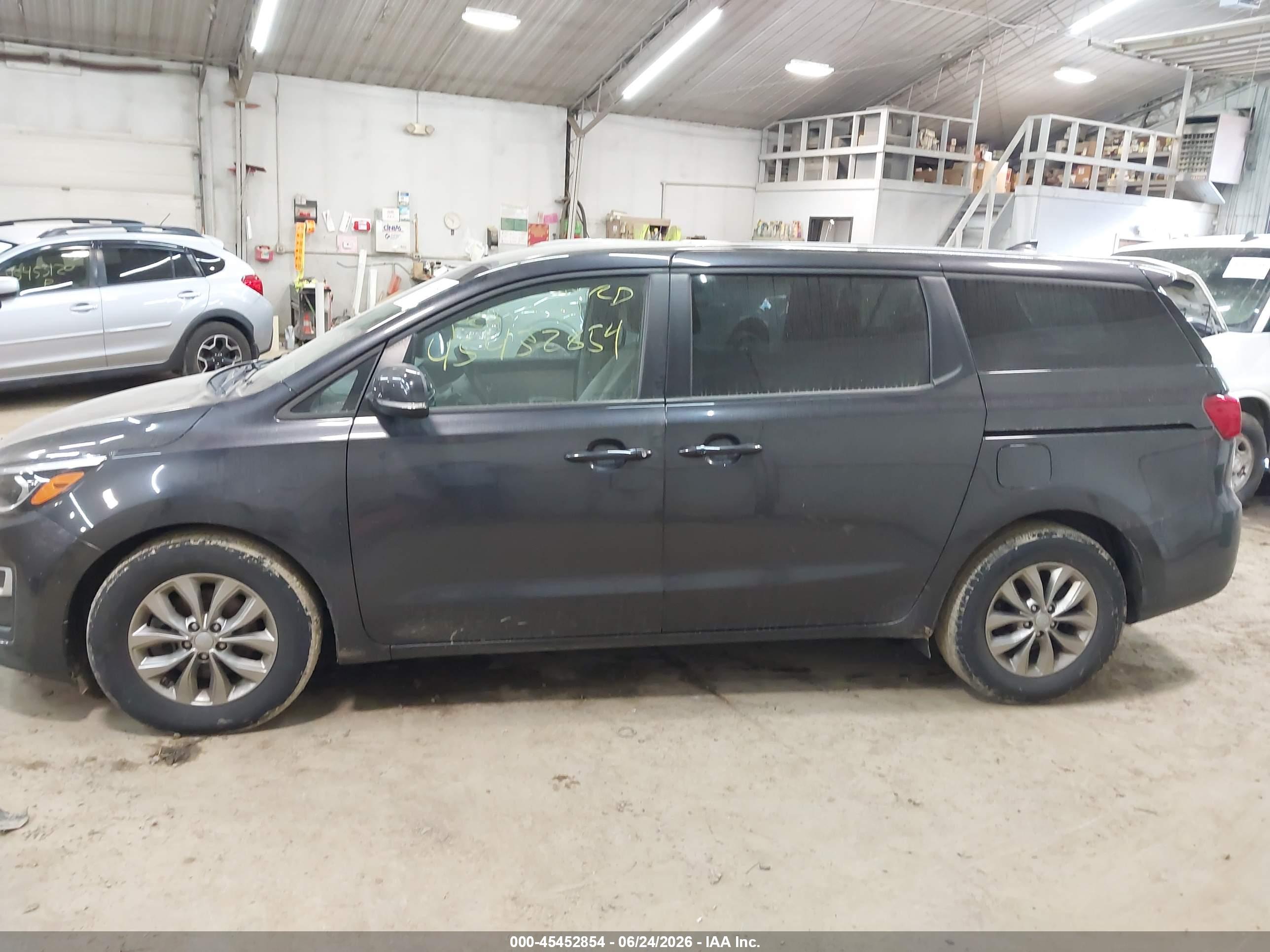 2021 KIA SEDONA LX