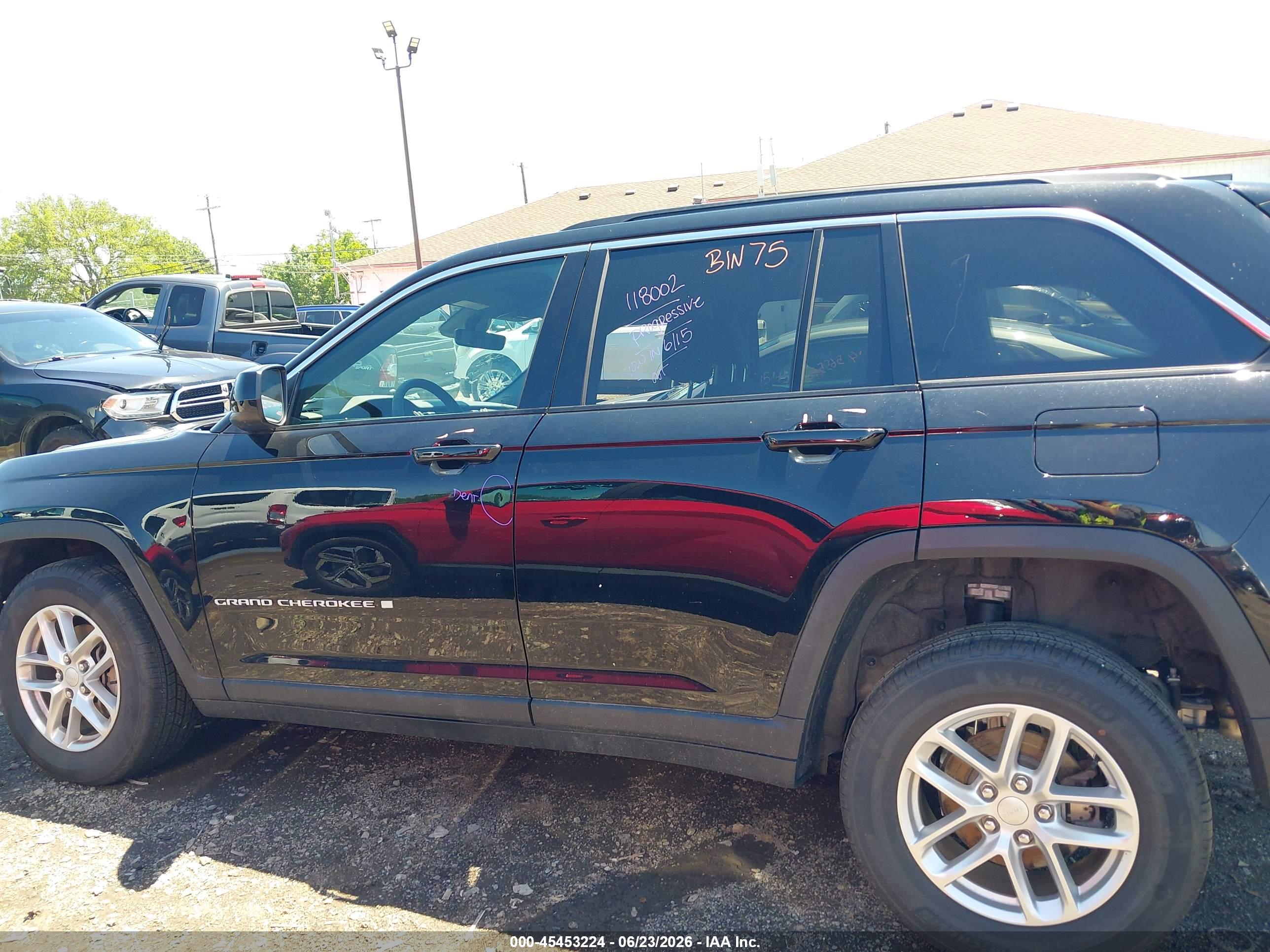 2025 JEEP GRAND CHEROKEE LAREDO X 4X4