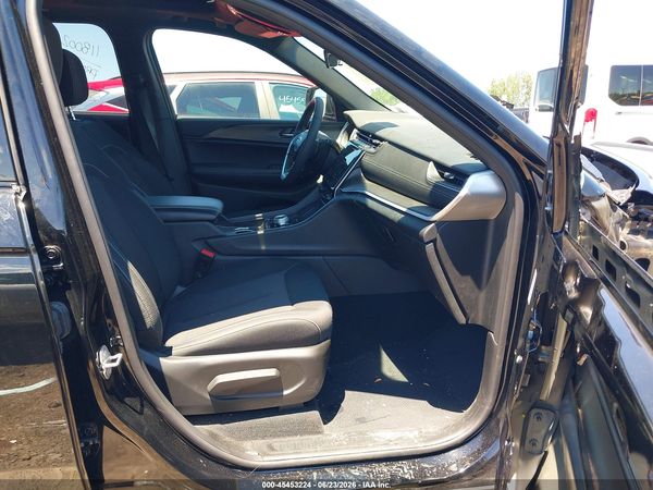 2025 JEEP GRAND CHEROKEE LAREDO X 4X4