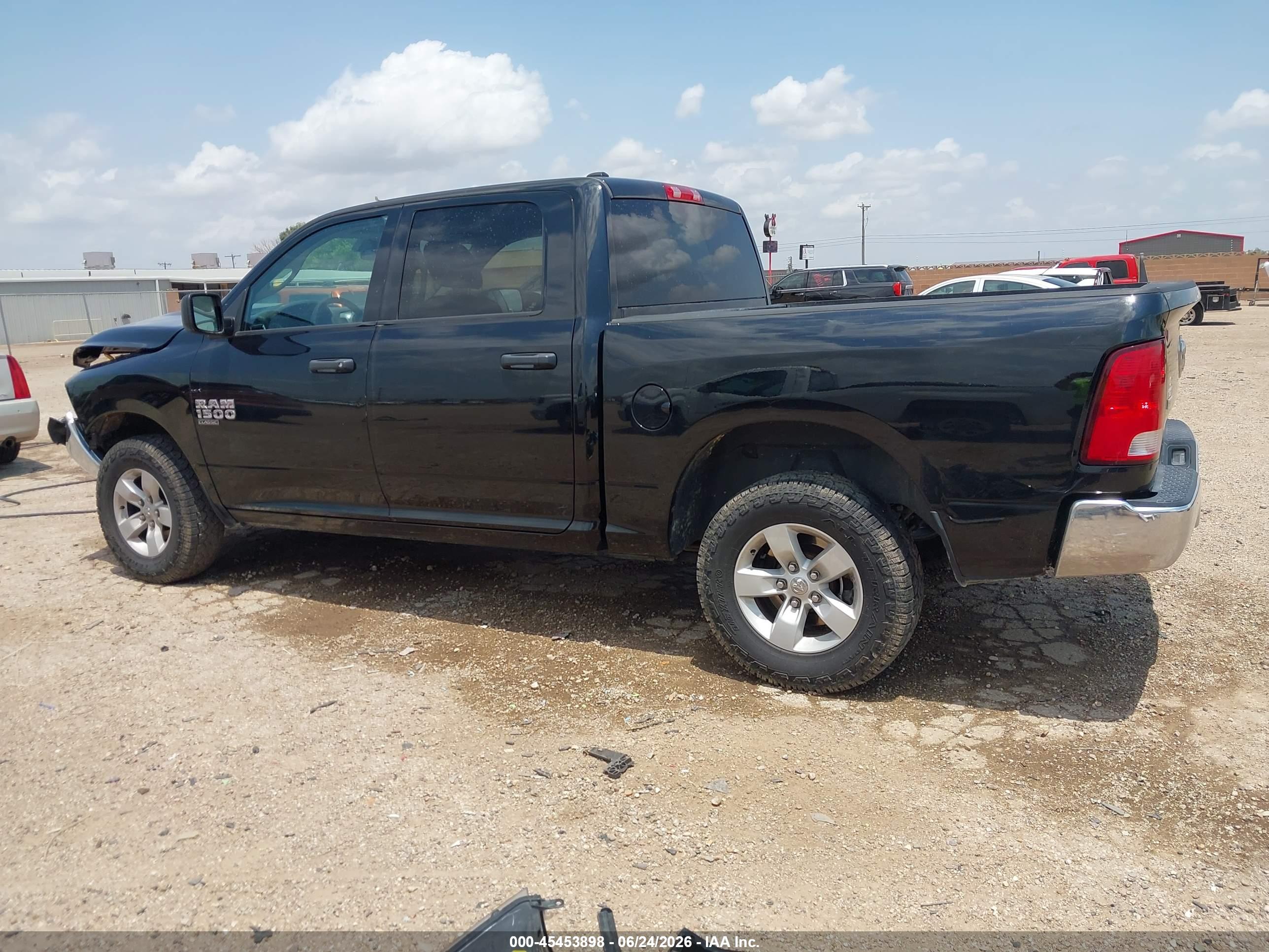 2022 RAM 1500 CLASSIC SLT  4X4 5'7 BOX