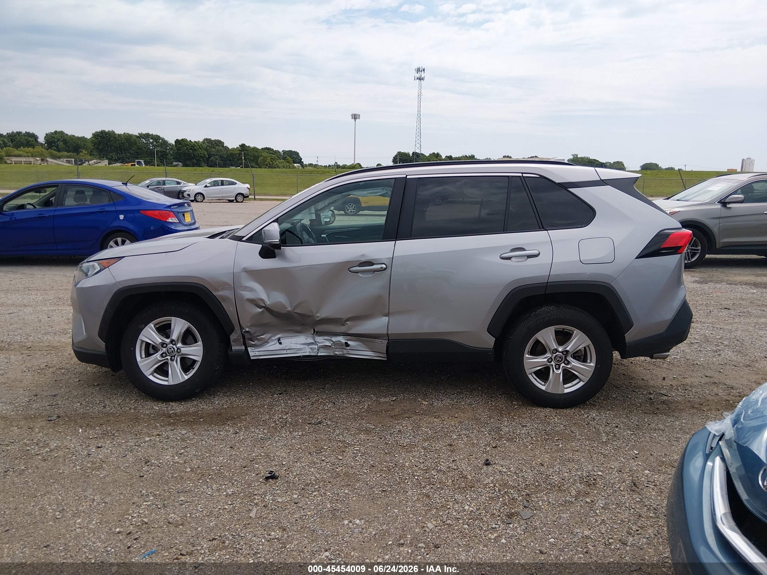 2021 TOYOTA RAV4 XLE