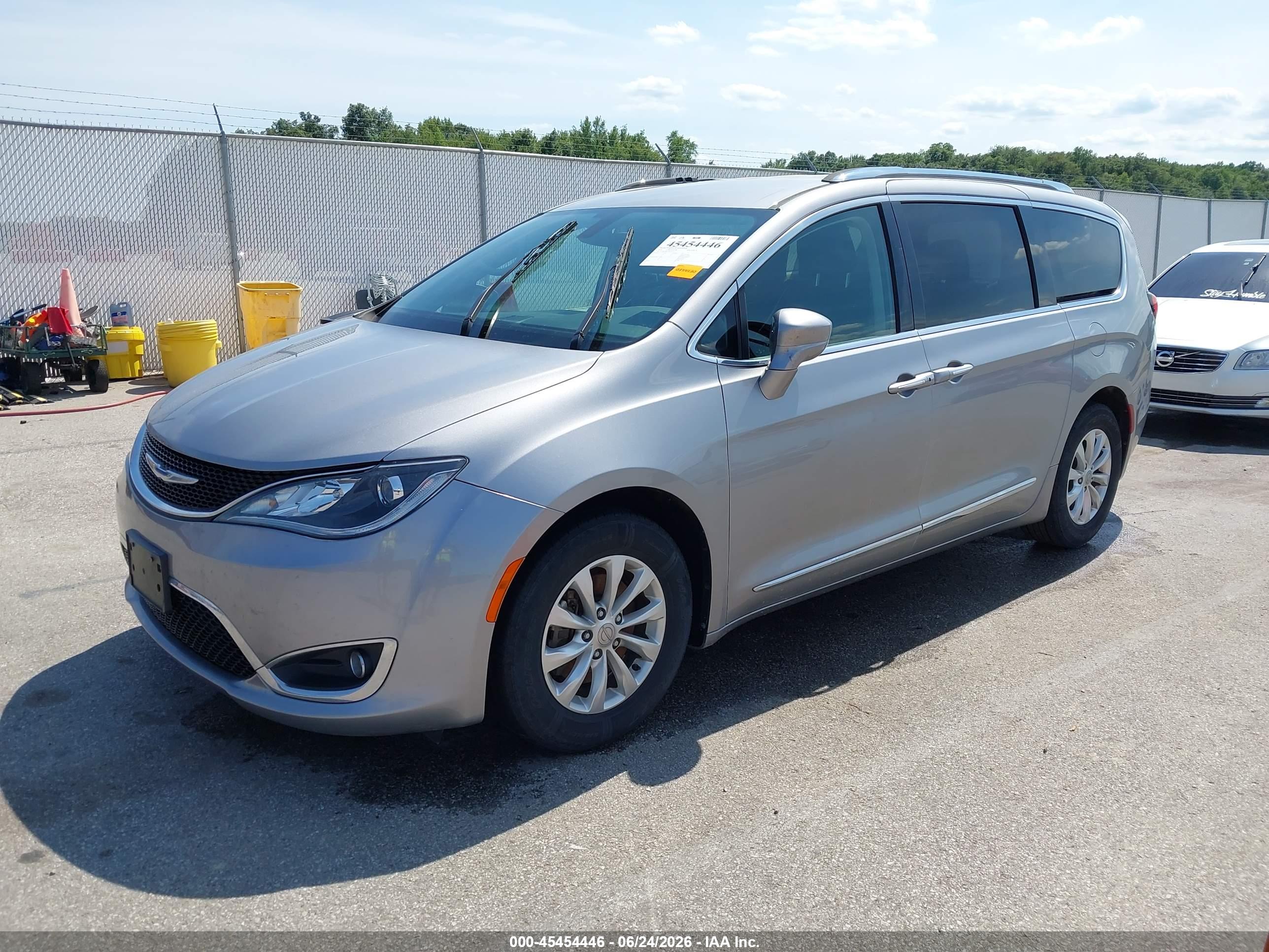 2018 CHRYSLER PACIFICA TOURING L — I2