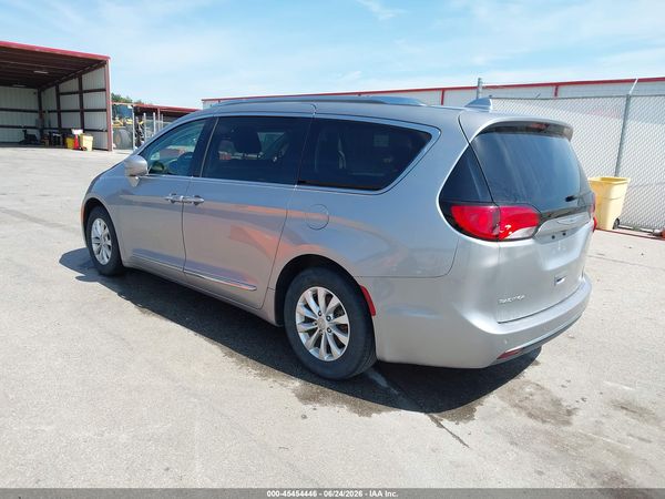 2018 CHRYSLER PACIFICA TOURING L — I3