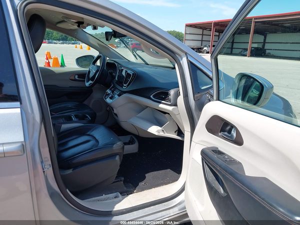 2018 CHRYSLER PACIFICA TOURING L — I5