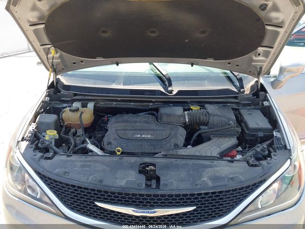 2018 CHRYSLER PACIFICA TOURING L — I10
