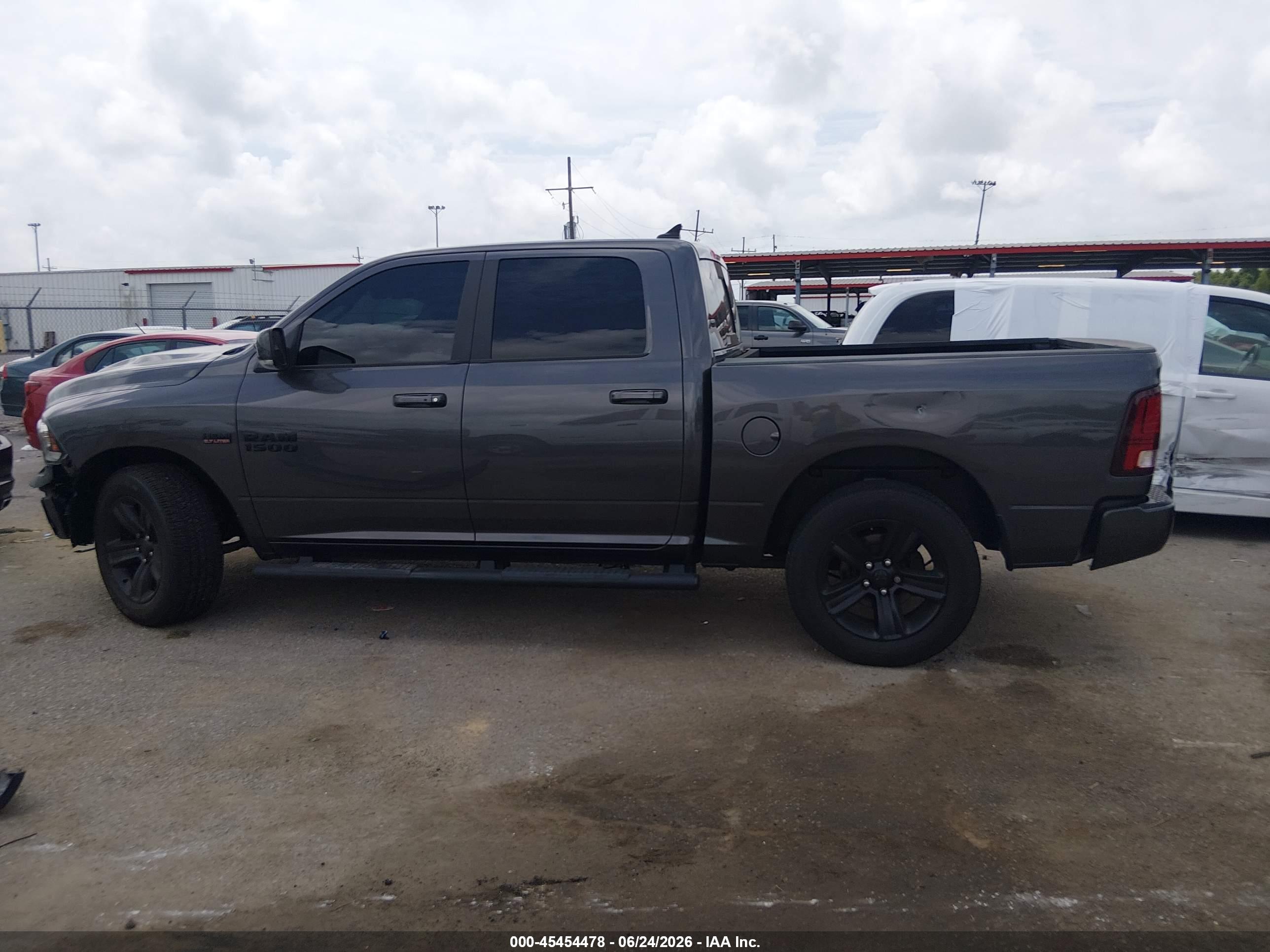 2017 RAM 1500 NIGHT  4X4 5'7 BOX