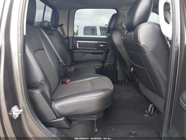 2017 RAM 1500 NIGHT  4X4 5'7 BOX