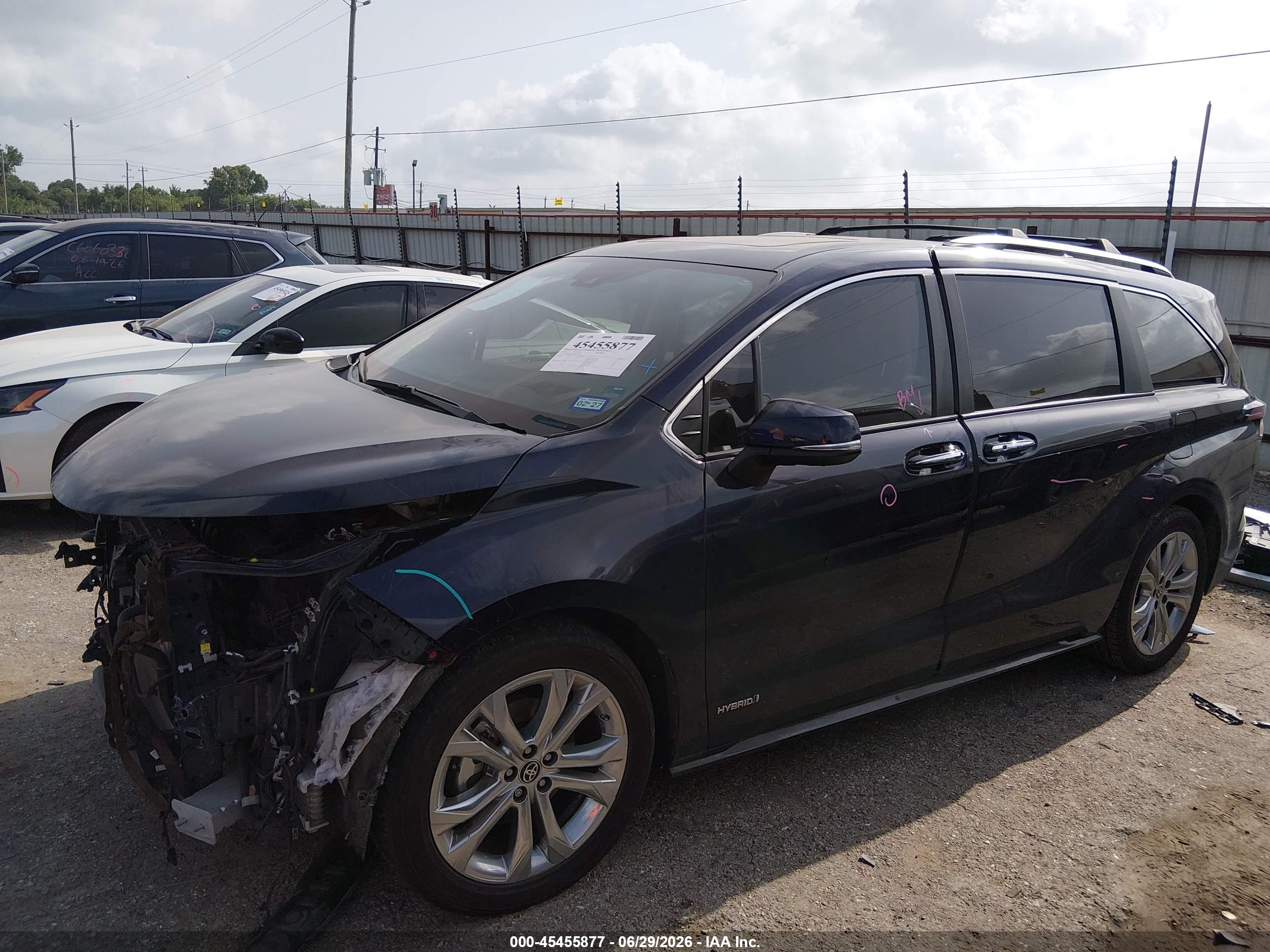 2021 TOYOTA SIENNA PLATINUM