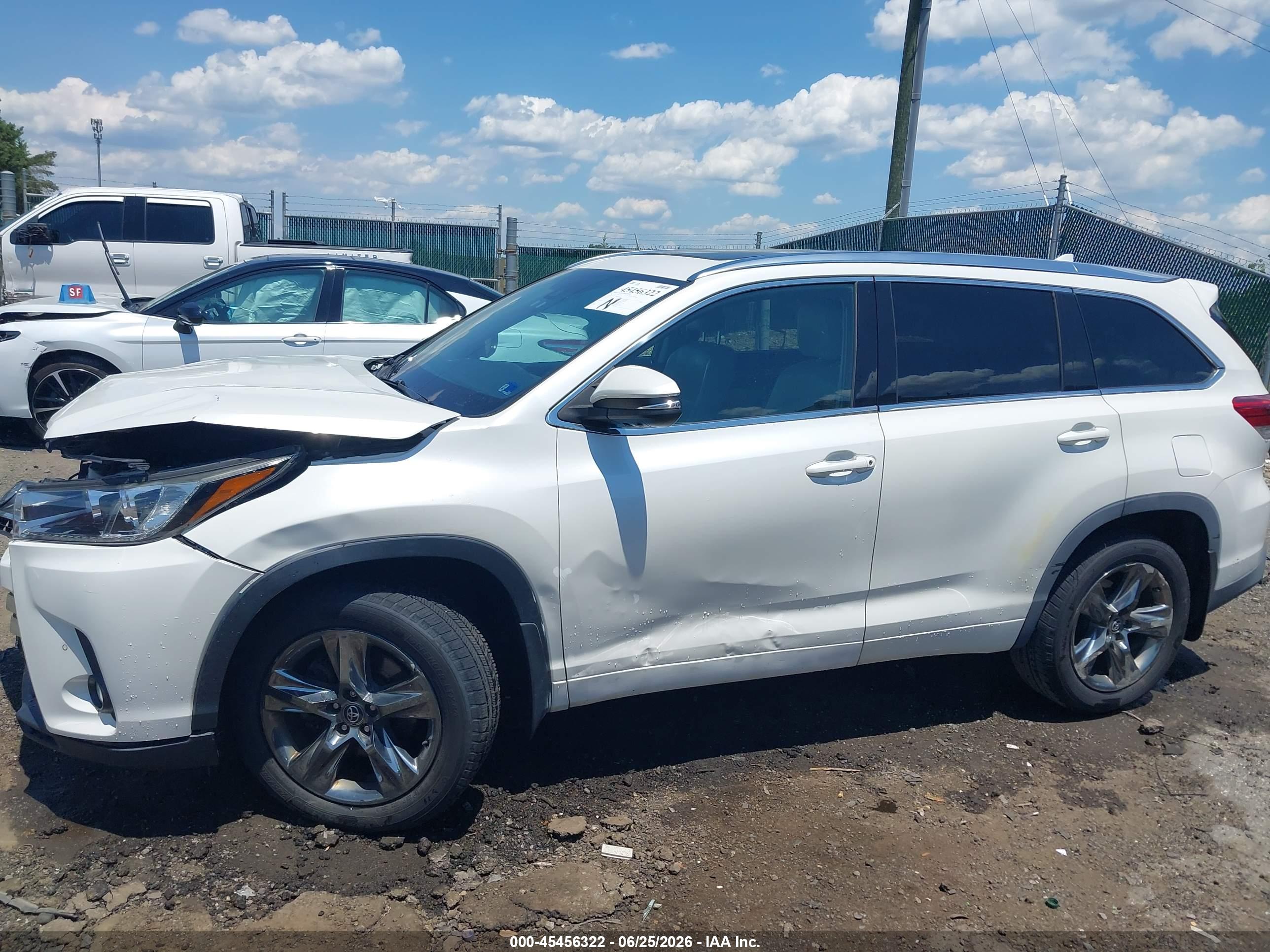 2017 TOYOTA HIGHLANDER LIMITED PLATINUM