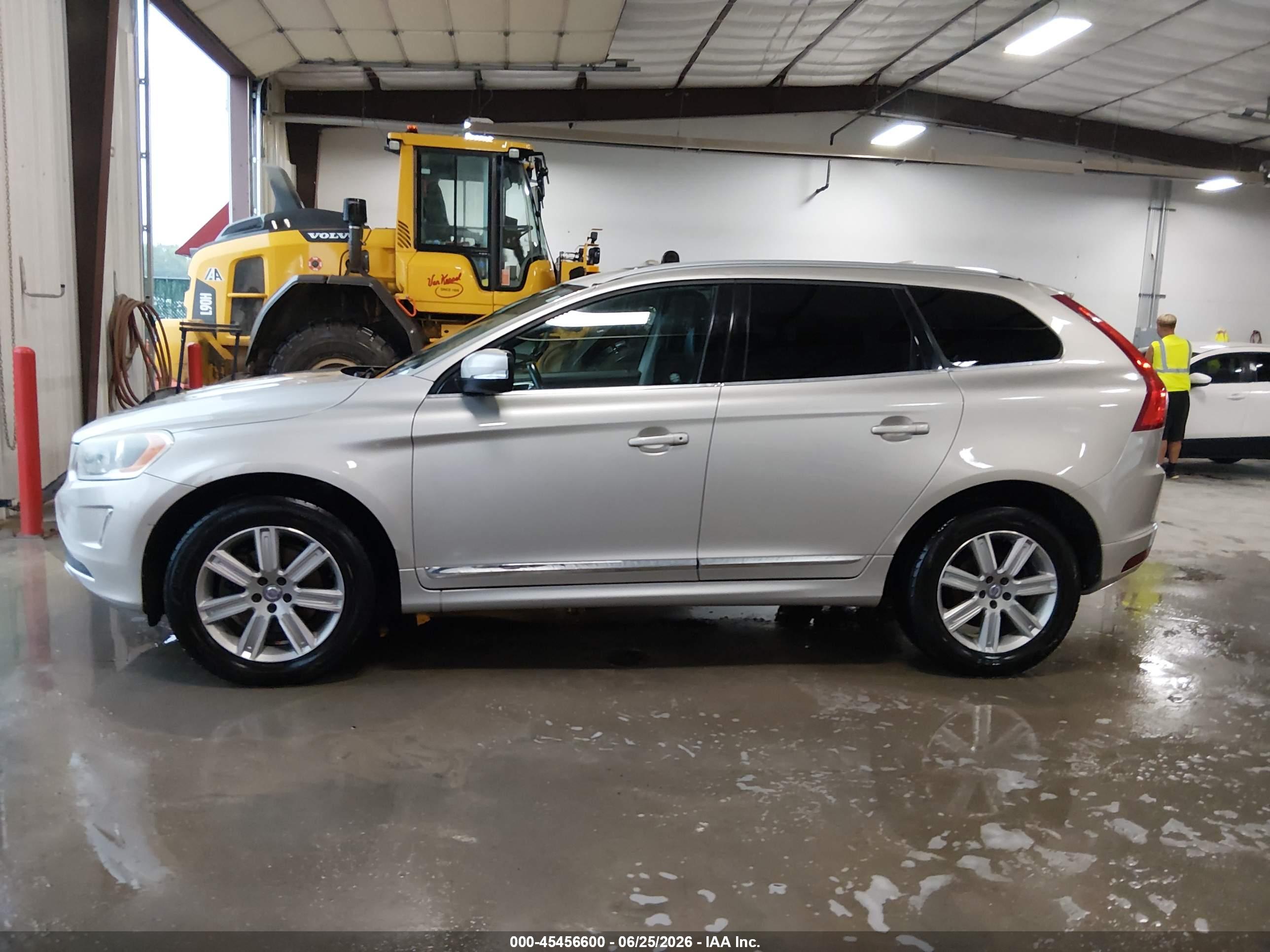 2017 VOLVO XC60 T5 INSCRIPTION