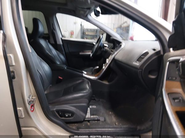 2017 VOLVO XC60 T5 INSCRIPTION