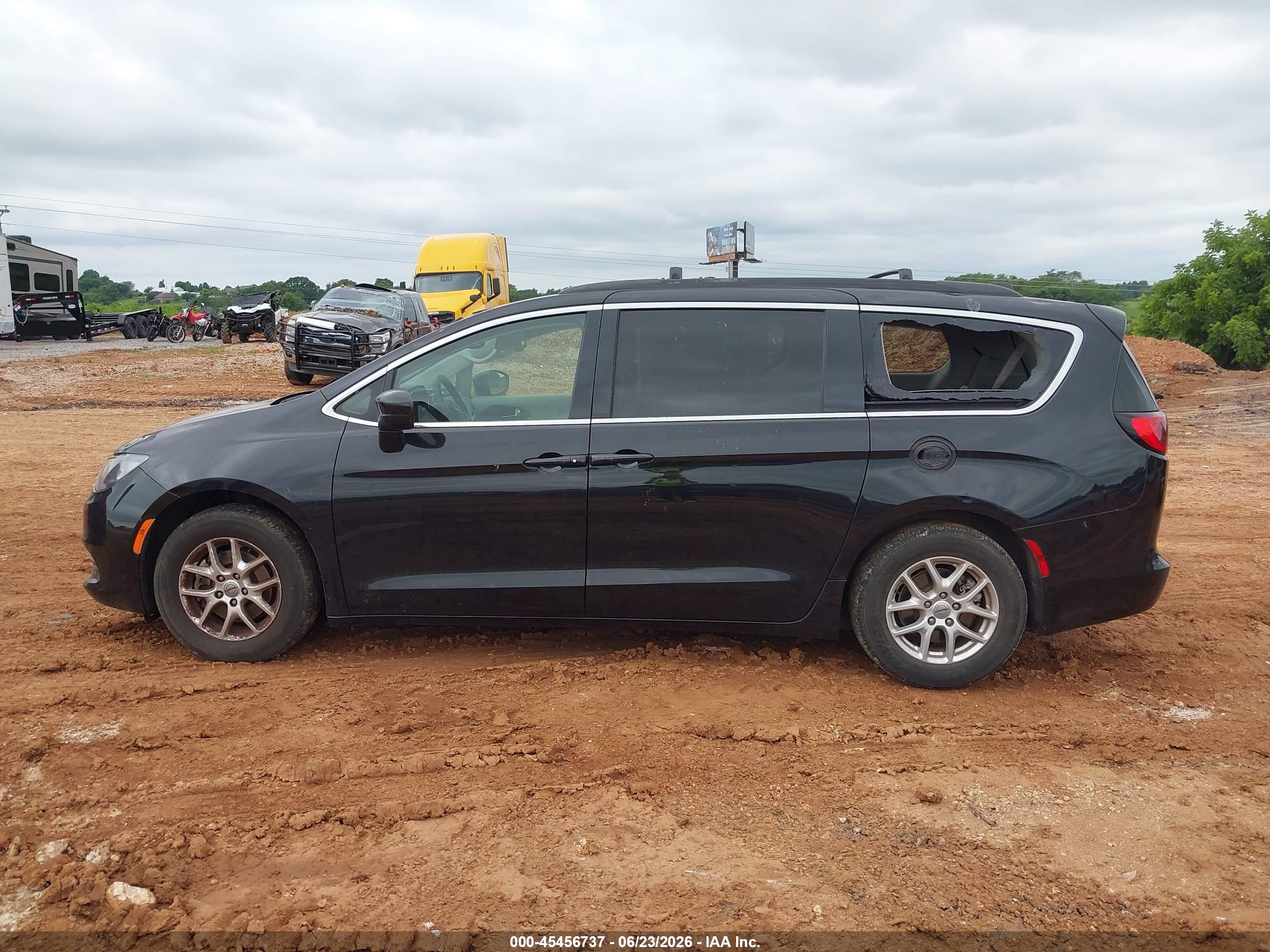 2021 CHRYSLER VOYAGER LXI
