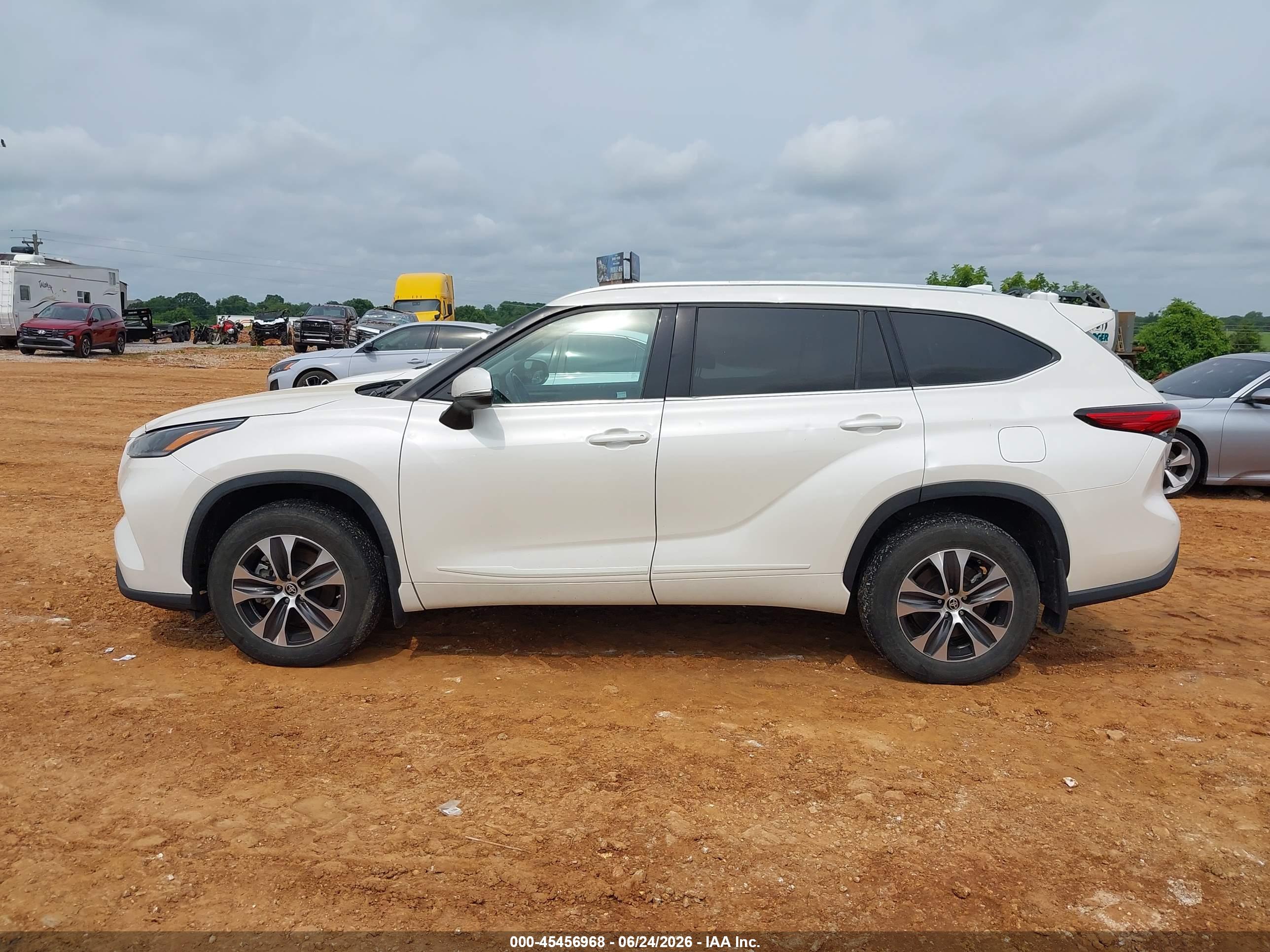 2021 TOYOTA HIGHLANDER XLE