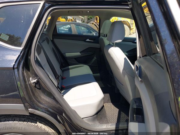 2024 VOLKSWAGEN TAOS 1.5T SE — I8