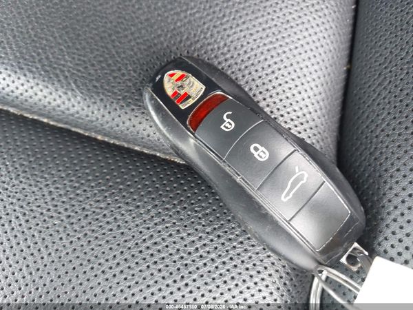2015 PORSCHE PANAMERA 4