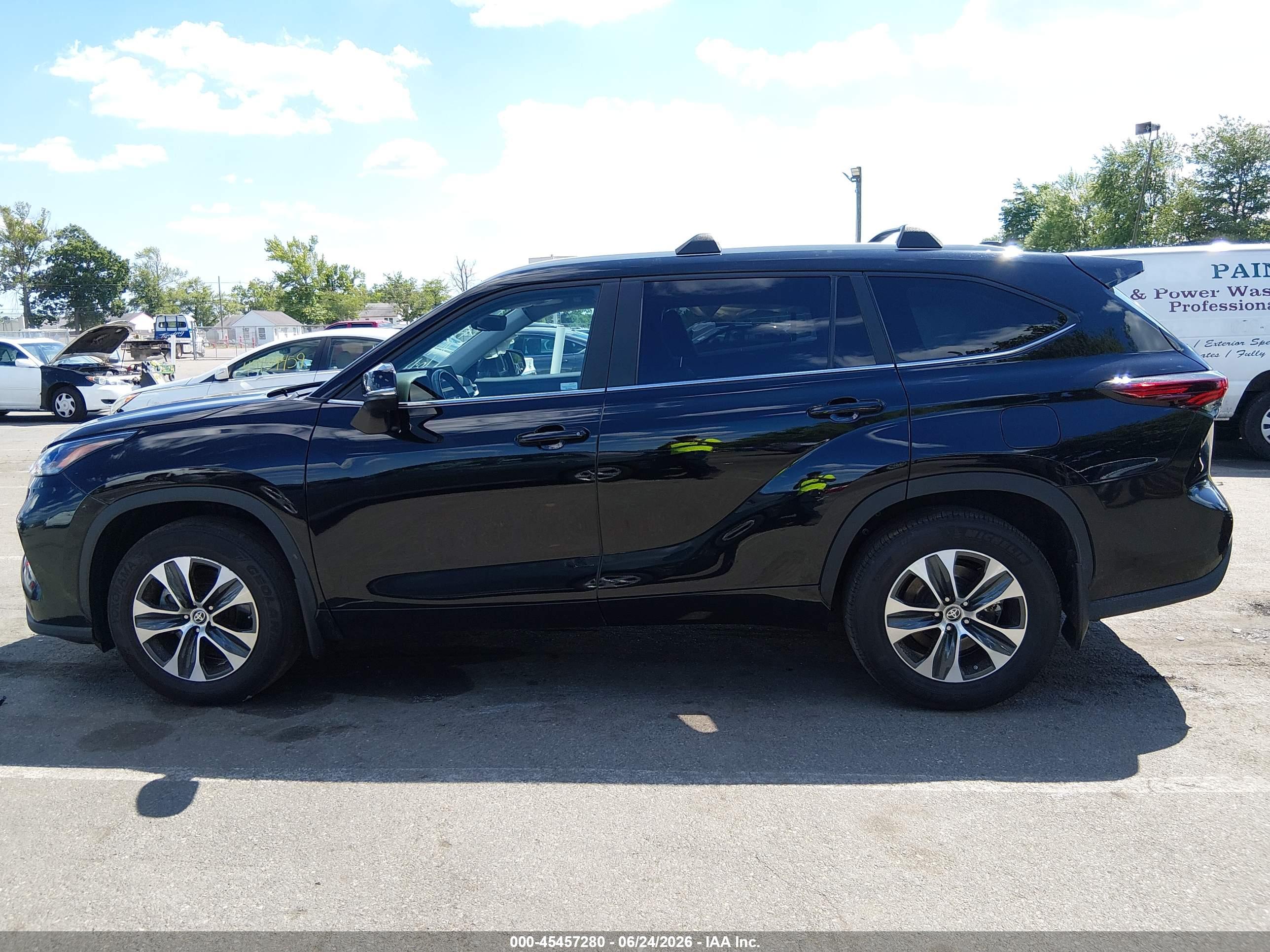 2024 TOYOTA HIGHLANDER XLE