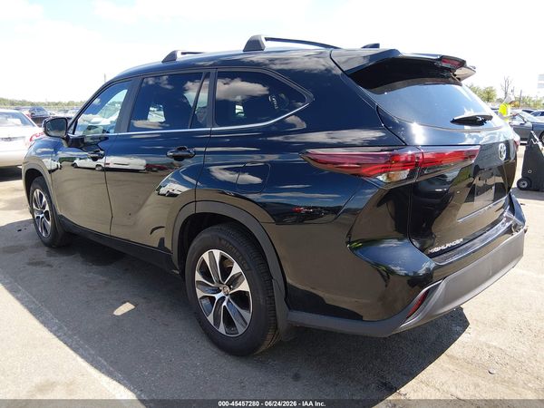 2024 TOYOTA HIGHLANDER XLE