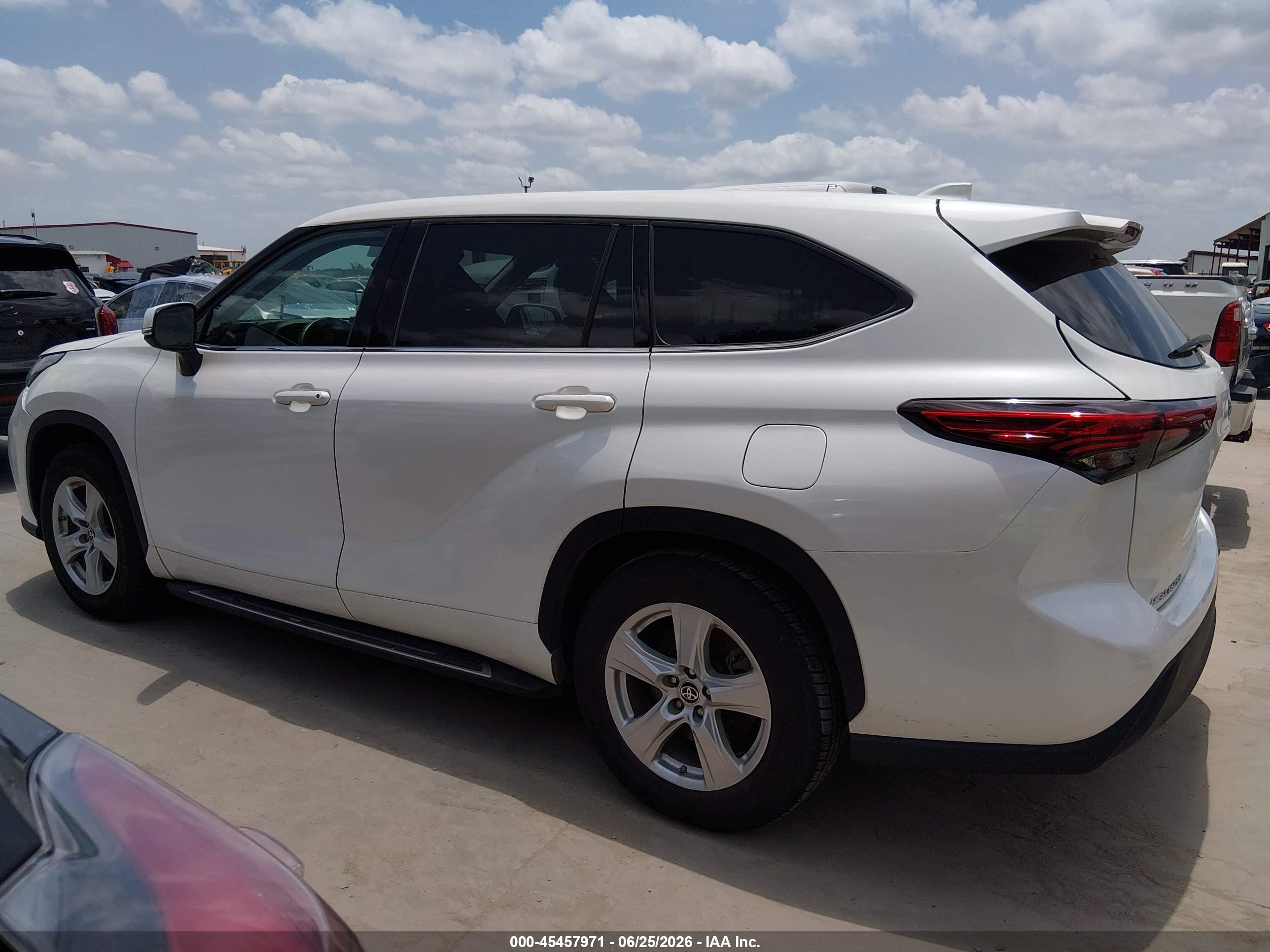 2020 TOYOTA HIGHLANDER LE