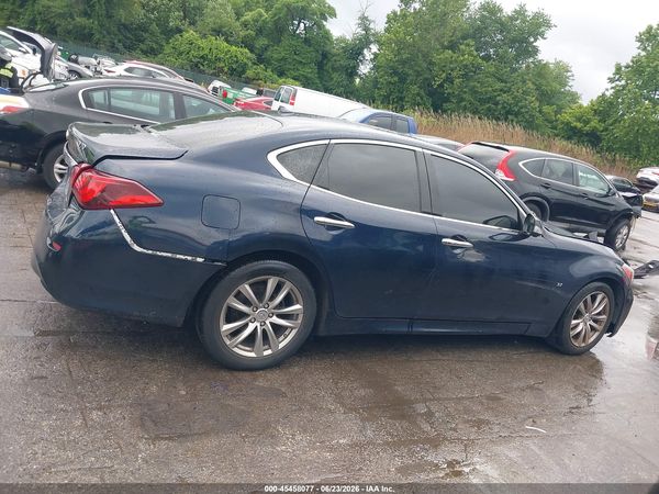 2017 INFINITI Q70 3.7