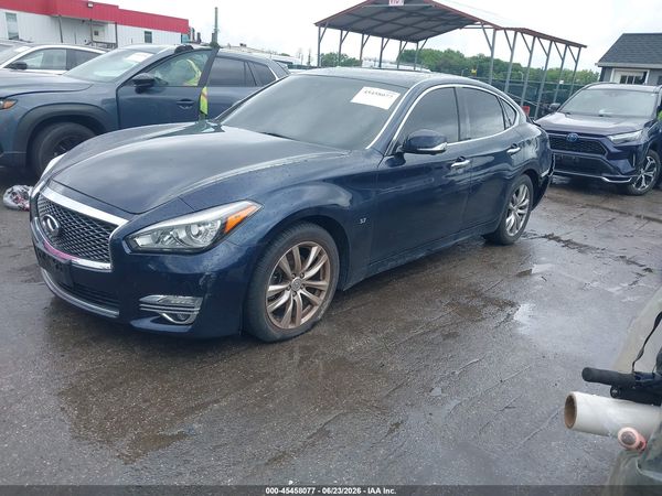 2017 INFINITI Q70 3.7