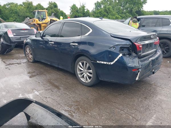 2017 INFINITI Q70 3.7