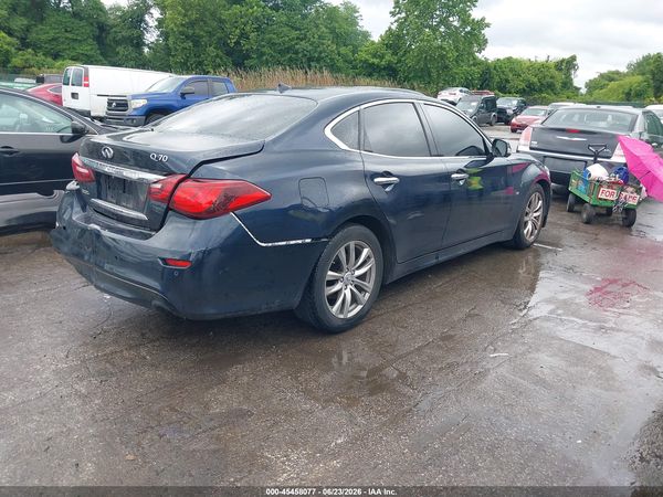 2017 INFINITI Q70 3.7