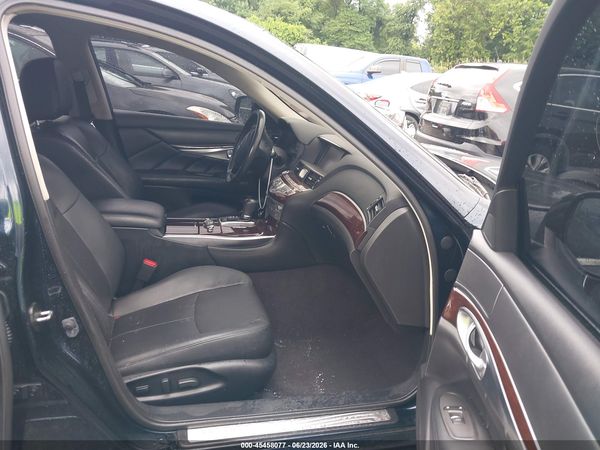 2017 INFINITI Q70 3.7