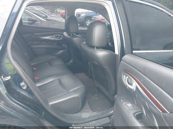 2017 INFINITI Q70 3.7