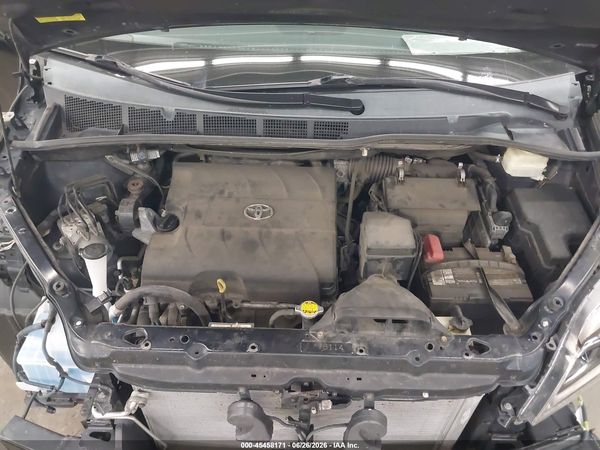 2015 TOYOTA SIENNA SE 8 PASSENGER