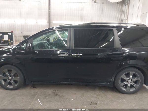 2015 TOYOTA SIENNA SE 8 PASSENGER