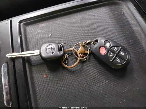 2015 TOYOTA SIENNA SE 8 PASSENGER