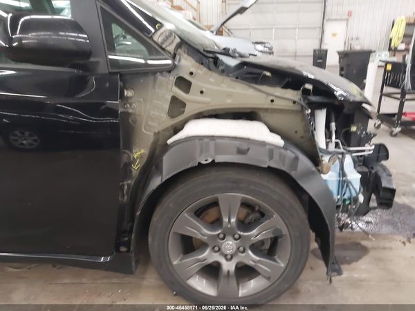 2015 TOYOTA SIENNA SE 8 PASSENGER