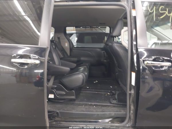 2015 TOYOTA SIENNA SE 8 PASSENGER