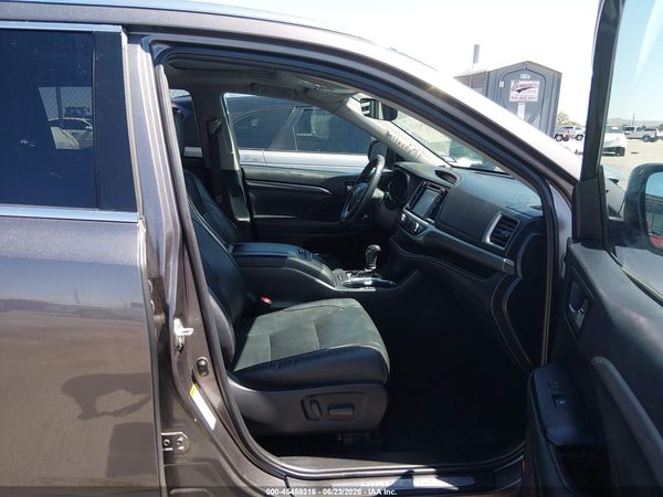 2019 TOYOTA HIGHLANDER LIMITED