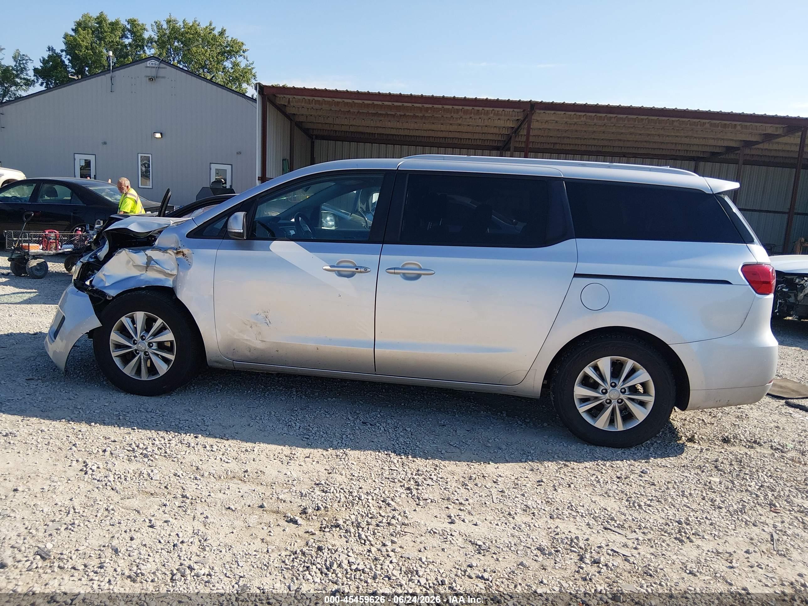 2017 KIA SEDONA LX