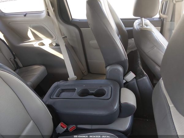 2017 KIA SEDONA LX