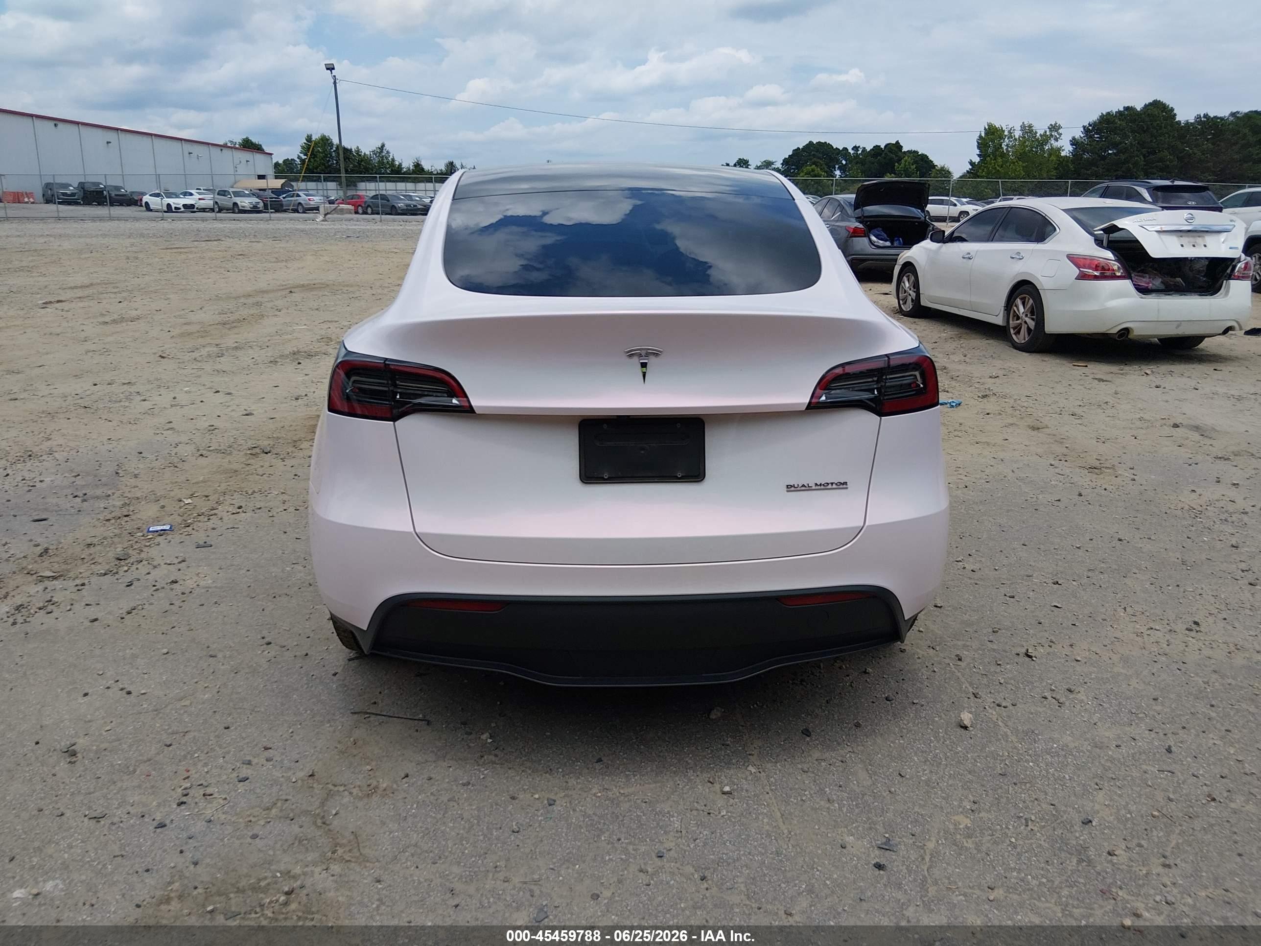 2025 TESLA MODEL Y