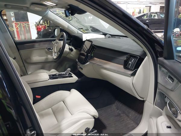 2025 VOLVO XC90 B6 ULTRA