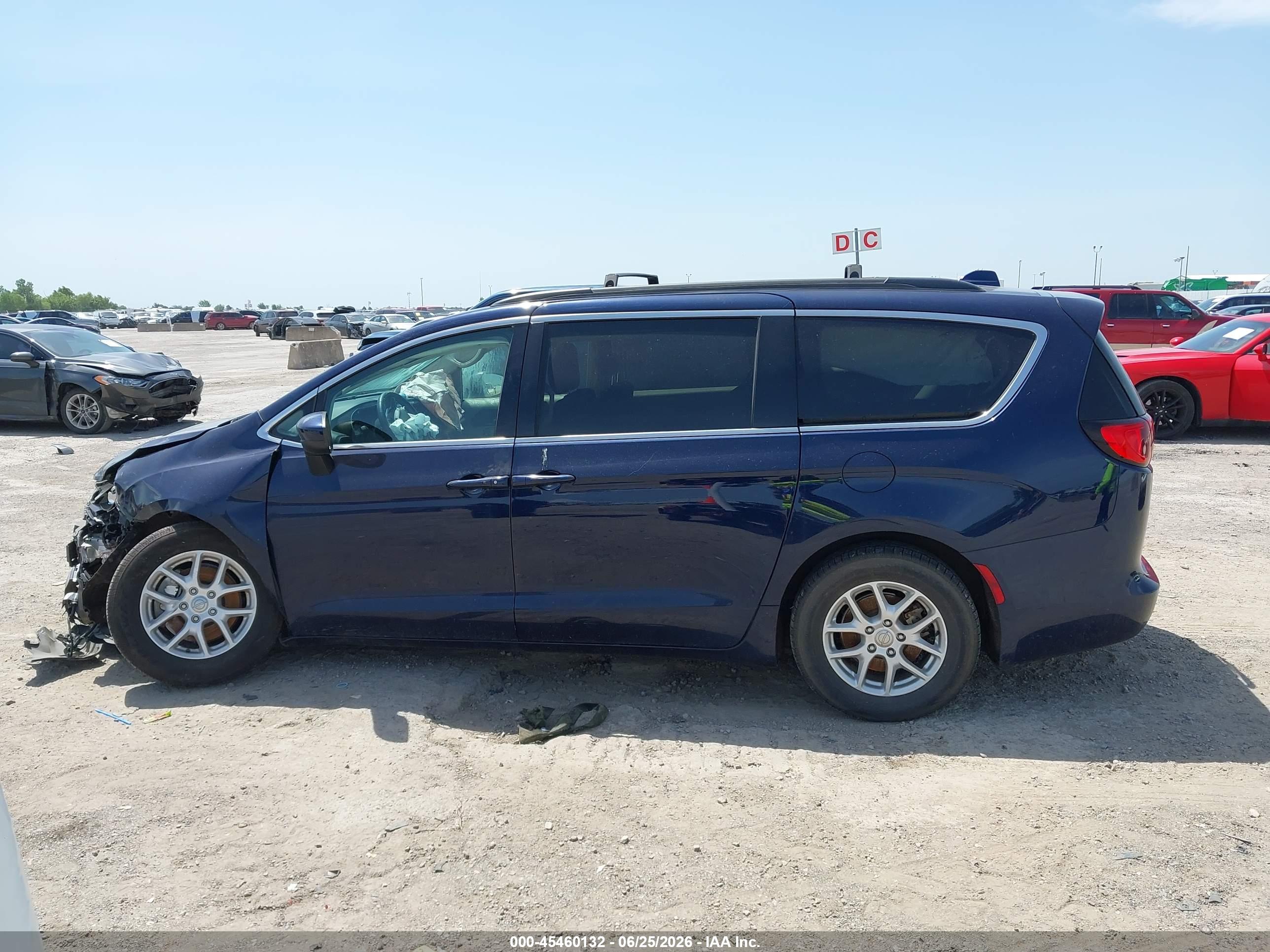 2020 CHRYSLER VOYAGER LX
