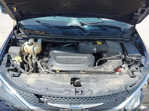 2020 CHRYSLER VOYAGER LX