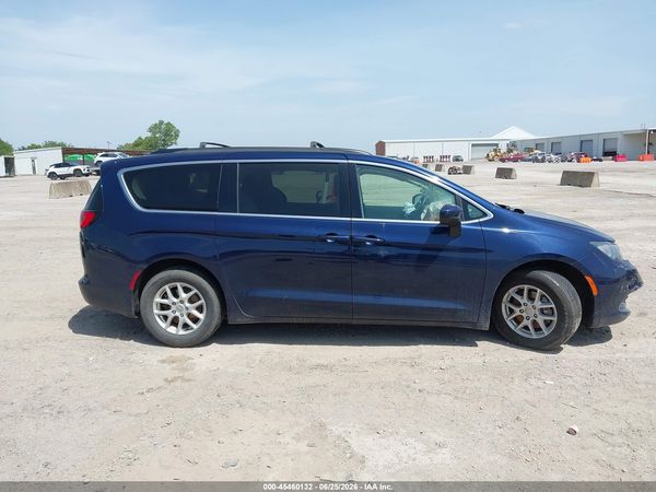 2020 CHRYSLER VOYAGER LX