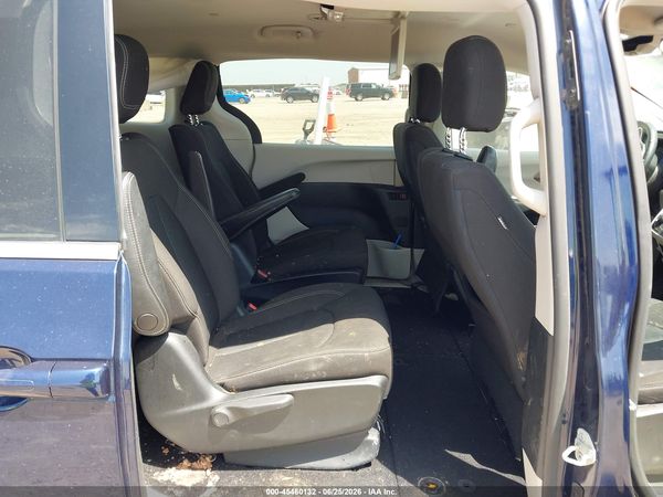 2020 CHRYSLER VOYAGER LX