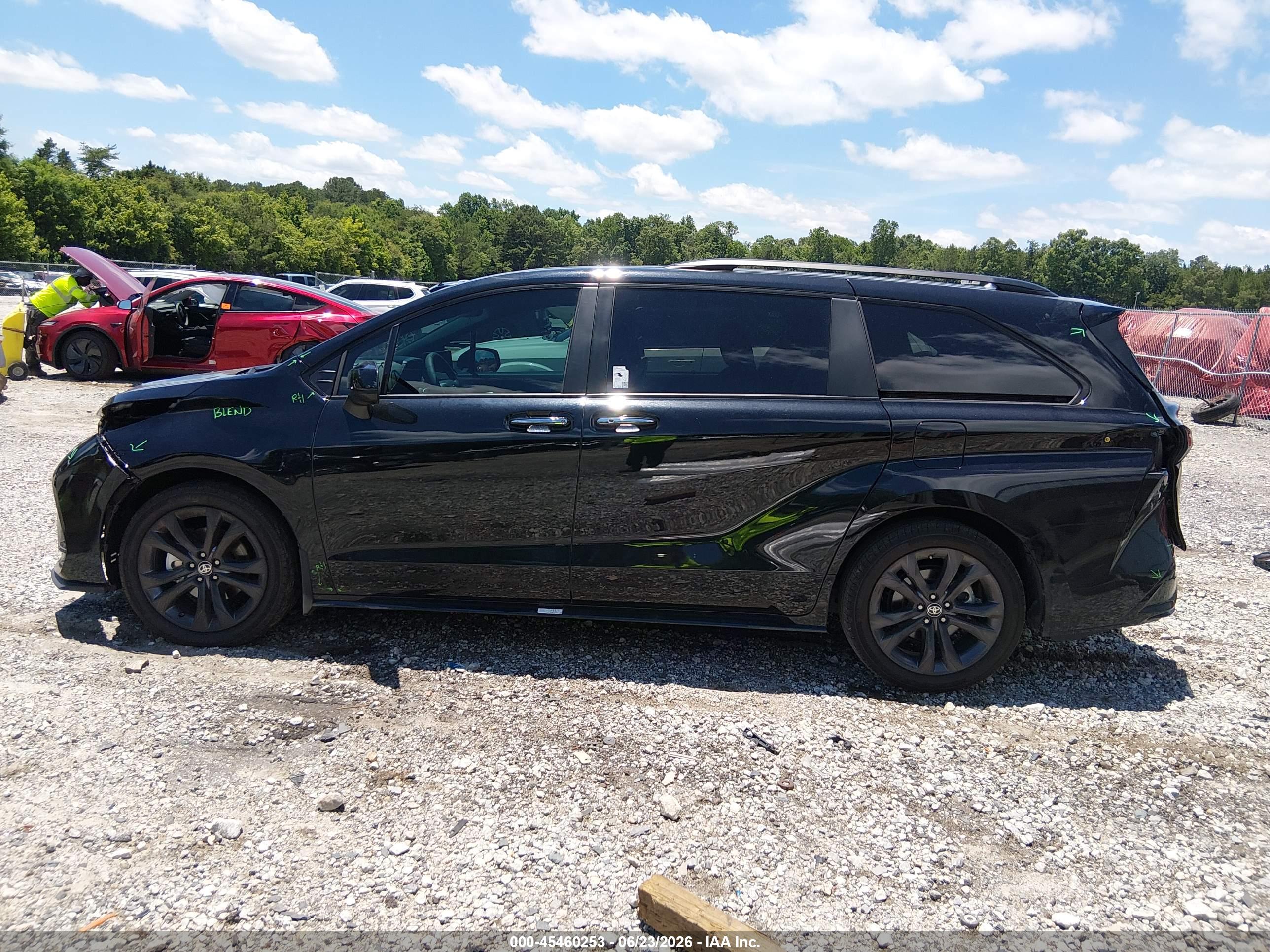 2025 TOYOTA SIENNA XSE