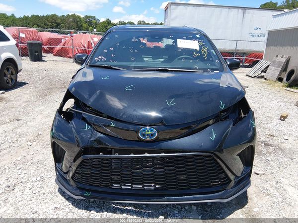 2025 TOYOTA SIENNA XSE