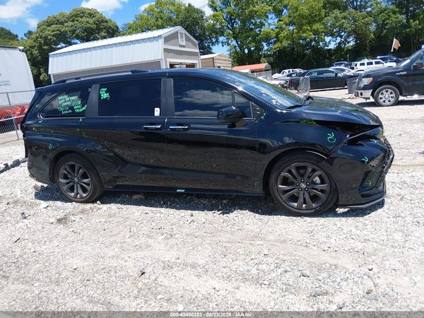 2025 TOYOTA SIENNA XSE