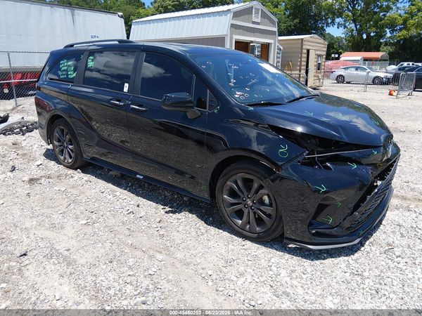 2025 TOYOTA SIENNA XSE